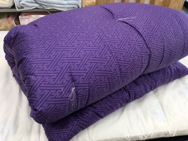 紫のお布団・敷