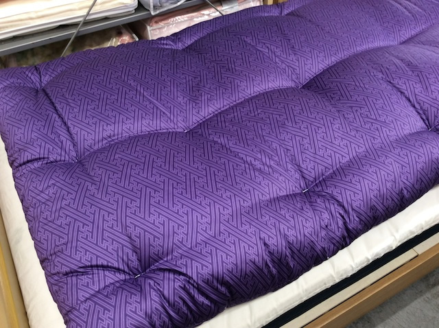 紫のお布団